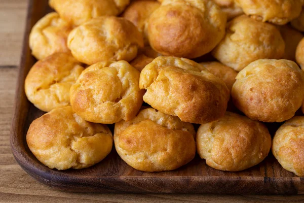 Vers Gebakken Cheddar Kaas Bladerdeegrolletjes — Stockfoto