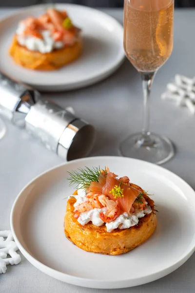 Weihnachten Frühstück Mit Crumpet French Toast Mit Lachs Und Krebsen — Stockfoto