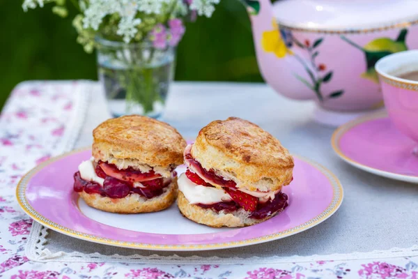 Traditioneller Englischer Nachmittagstee Mit Einer Auswahl Kuchen Und Sandwiches — Stockfoto