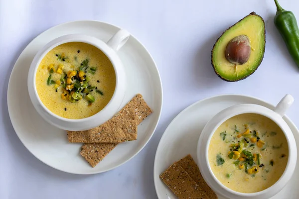 Sopa Milho Doce Resfriada Com Abacate Salsa Coentro — Fotografia de Stock