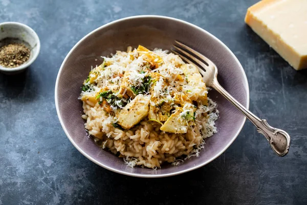 İtalyan pilavı enginar, parmesan ve maydanozlu.