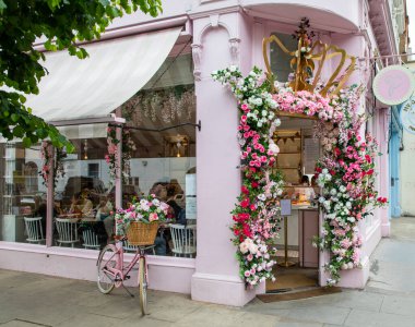 Londra, 26 Mayıs 2022: Chelsea sokakları her yıl düzenlenen Chelsea in Bloom yarışması için çiçek sergileriyle deşifre edildi