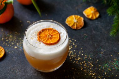 Noel kokteyli ekşi amaretto