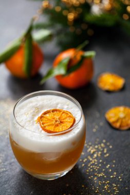 Noel kokteyli ekşi amaretto