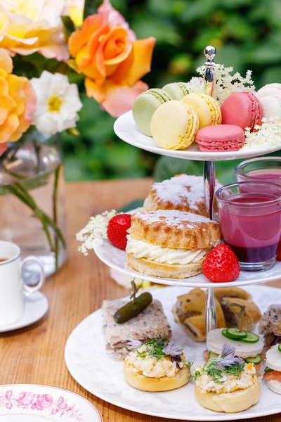 bahçede ikindi çayı