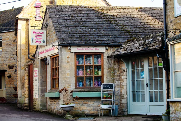Bourton Water February 15Th 2018 Old Houses Shops Bourton Water — стоковое фото