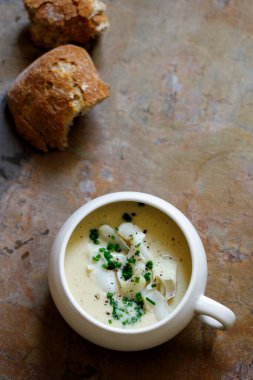 Cullen skink, kremalı İskoç çorbası ve füme hadock.