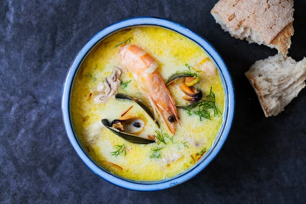 Sopa Peixe Cremosa Escandinava Com Alabote Camarões Mexilhões — Fotografia de Stock