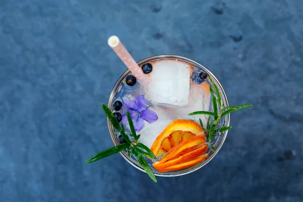Letní Gin Tonikem Pomerančem Rozmarýnem — Stock fotografie