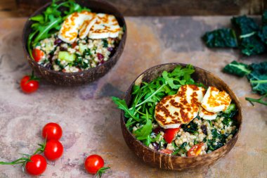 Halloumi peynirli karabuğday salatası.