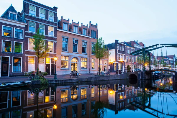 Leiden Niederlande Mai 2017 Kanäle Und Typische Holländische Häuser Leiden — Stockfoto