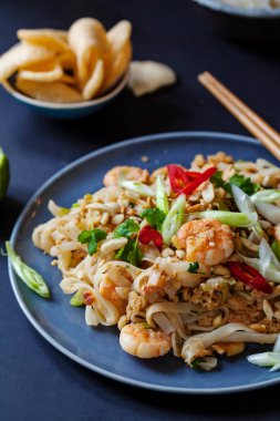 Karides ile pad Thai