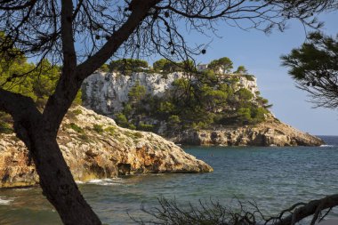 Cala Galdana çevresindeki güzel sahil, Menorca