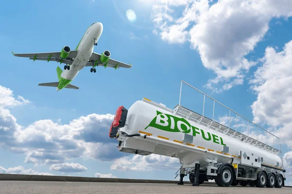 Flygplan och biobränsletank — Stockfoto