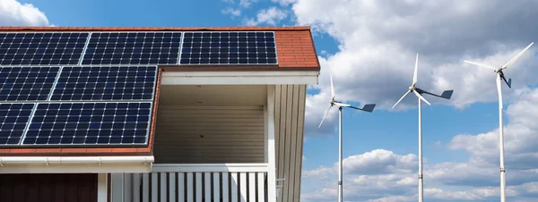 Miljöhus Med Hjälp Sol Och Vindkraft — Stockfoto