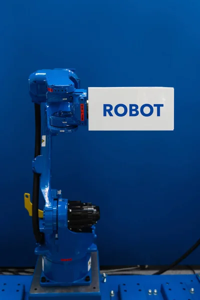Рука Робота Коробкою Текстом Robot Концепція Розумної Індустрії — стокове фото