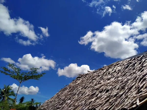 Blue Sky Clouds Roof Roof Made Dry Palm Leaves Indonesian — Zdjęcie stockowe