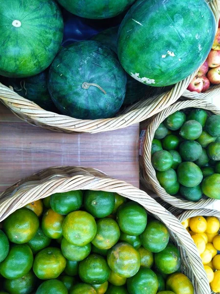 Frutas Verdes Amarelas Frescas Mercado — Fotografia de Stock