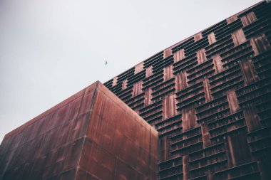 Şehrin modern binası