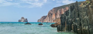 Masua denizi, güzel manzara, rötuşlanmış renkler. Pankart  