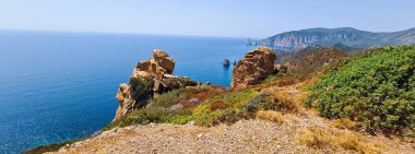 Masua denizi, güzel manzara, rötuşlanmış renkler. Pankart  