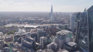 Ufuk çizgisini gösteren Londra 'nın hava görüntüleri. Yüksek kalite 4k görüntü