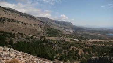Yunanistan 'ın Akdeniz adası Girit' teki sıradağlar.