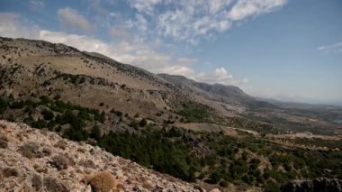Yunanistan 'ın Akdeniz adası Girit' teki sıradağlar.