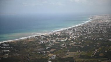 Batı yakasından Heraklion 'un güzel bir manzarası var.