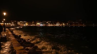 Yunanistan 'ın eski Chania kentindeki körfezin harika atmosferik manzarası, Girit