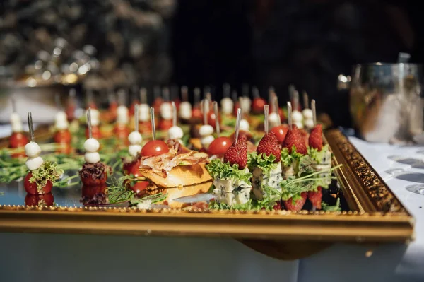 Een Breed Scala Aan Snacks Tafel Voor Gasten Garnalen Gekookt — Stockfoto