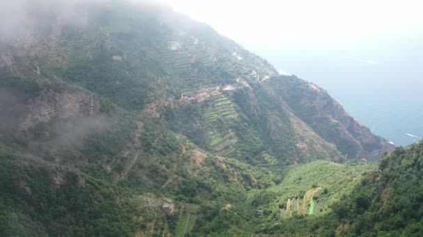 Tanrıların Yolu Yürüyüş Yolunun Üzerindeki Amalfi Sahili Boyunca Dağların Arazinin — Stok video