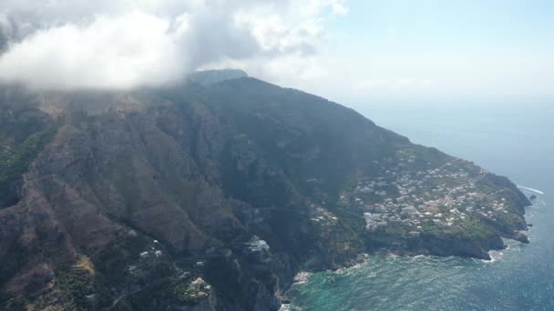 Filmagem Aérea Costa Amalfitana Perto Positano Itália Acima Mar Mediterrâneo — Vídeo de Stock