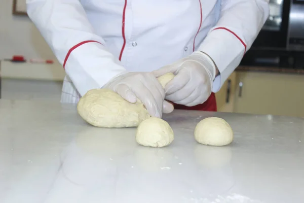 Panadero Haciendo Pasteles Con Harina — Foto de Stock