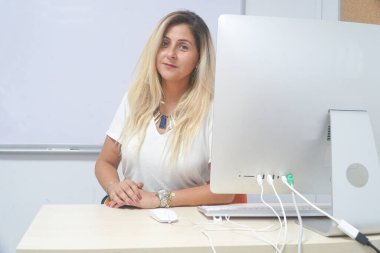 Çok çalışan biri.