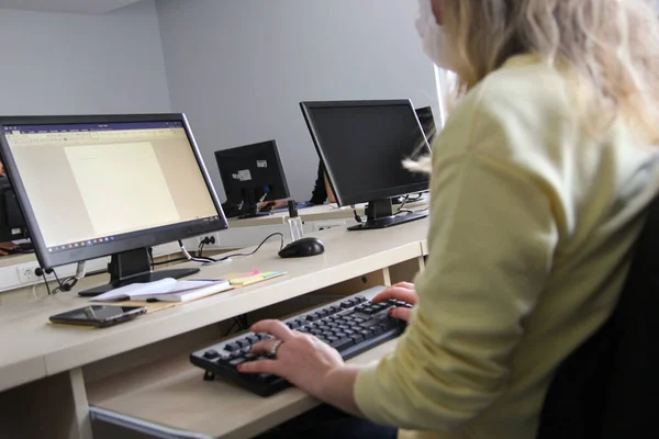 Woman Typing Keyboard — Stock Photo, Image