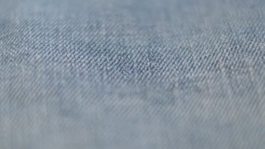 Denim Jeans Kumaş Doku Yakından. Kot pantolon kumaşı. Giysi kumaşının kumaş dokusuna yakın çekim. video kaydı