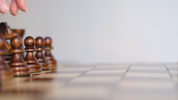 Šachovnice se otáčí v kruhu. zpomalené video. Hraní šachová hra na rozvojovou analýzu strategický plán, Leader a týmová práce koncepce pro úspěch. Business Solutions, Success Strategy. — Stock video
