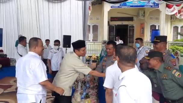 Pariaman Indonesia June 2022 Mayor Pariaman His Entire Staff Shake — Stock Video