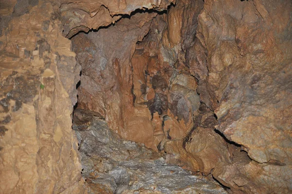 日本大田地区的一个石灰岩洞穴 — 图库照片
