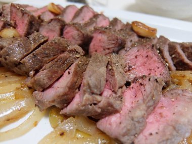 Soğanlı Wagyu bifteği.