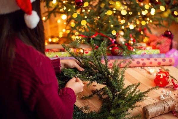 Back Shot Woman Burgundy Sweater Making Christmas Wreath Beautiful Decorated — Stock Photo, Image