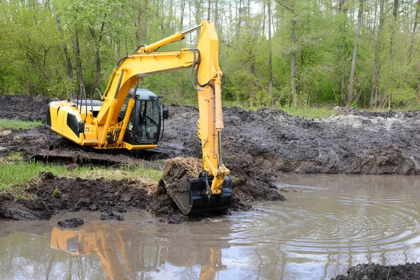 Big Powerful Excavator Digging Drainage Channel Swamp Countryside —  Fotos de Stock