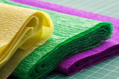 Hediyeler, modeller, hasırlar yapmak için renkli grunge kağıtları.