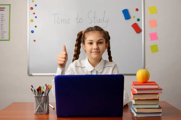 Little Girl School Learner Working Laptop Classroom Showing Thumbs Happy — Zdjęcie stockowe