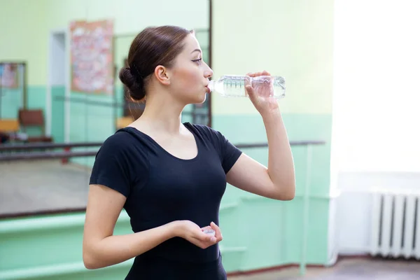 Girl Ballet Dancer Drinking Water Ballet Class Concept Good Hydration — Stock fotografie