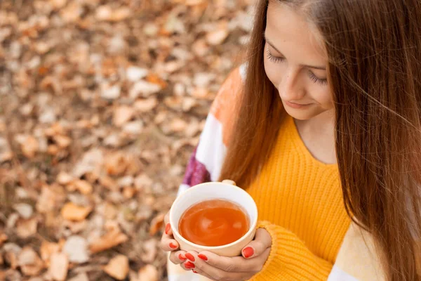 Cute Young Female Traveler Resting Forest Drinking Hot Tea White — 스톡 사진