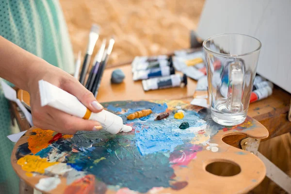 Close Shot Artist Palette While Drawing Painting Painter Applying Oil — Fotografia de Stock