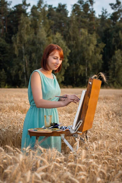 Young Female Artist Making Piece Art Inspirated Nature Warm Summer — Fotografia de Stock