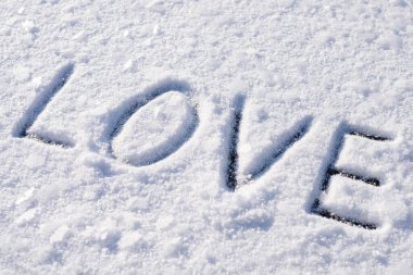 Kardaki yazıtlara bayılırım. Aşkın, bağlılığın, tutkunun sembolü.